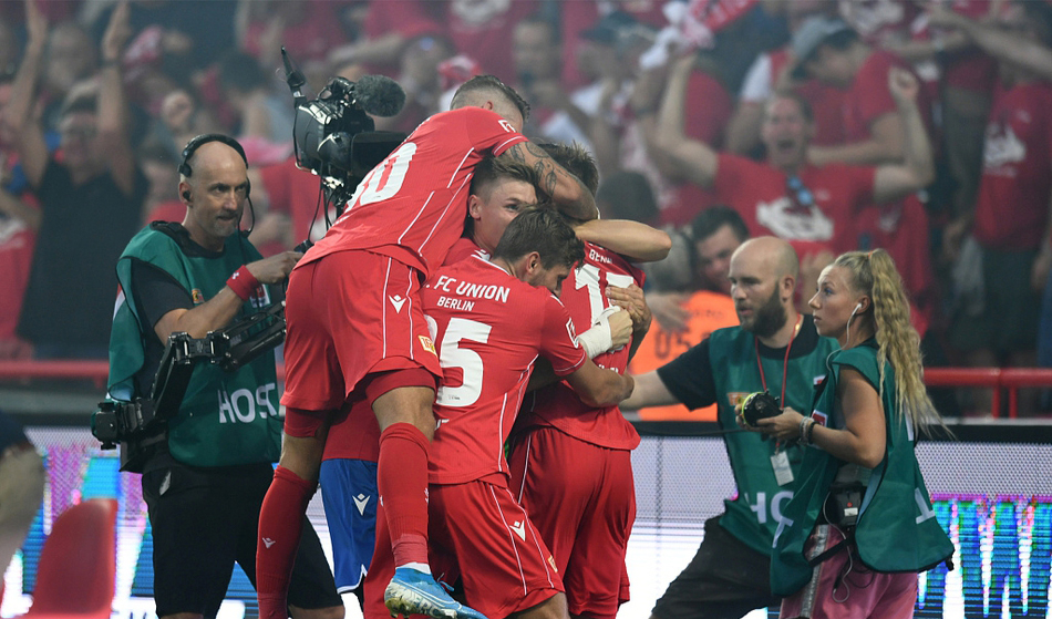  比勒菲尔德主场气势如虹，德甲升班马主场龙显威