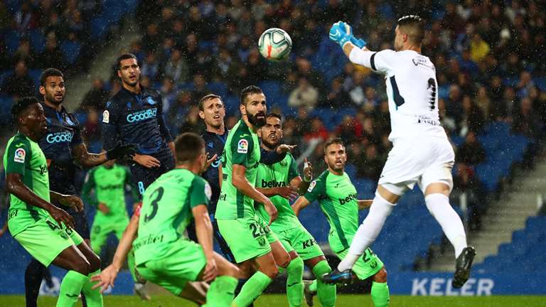  兰斯主场铁桶阵成功逼平领头羊球队